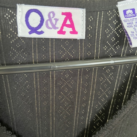 Girls Black Top Short Sleeve Size Small NWT - Picture 2 of 2